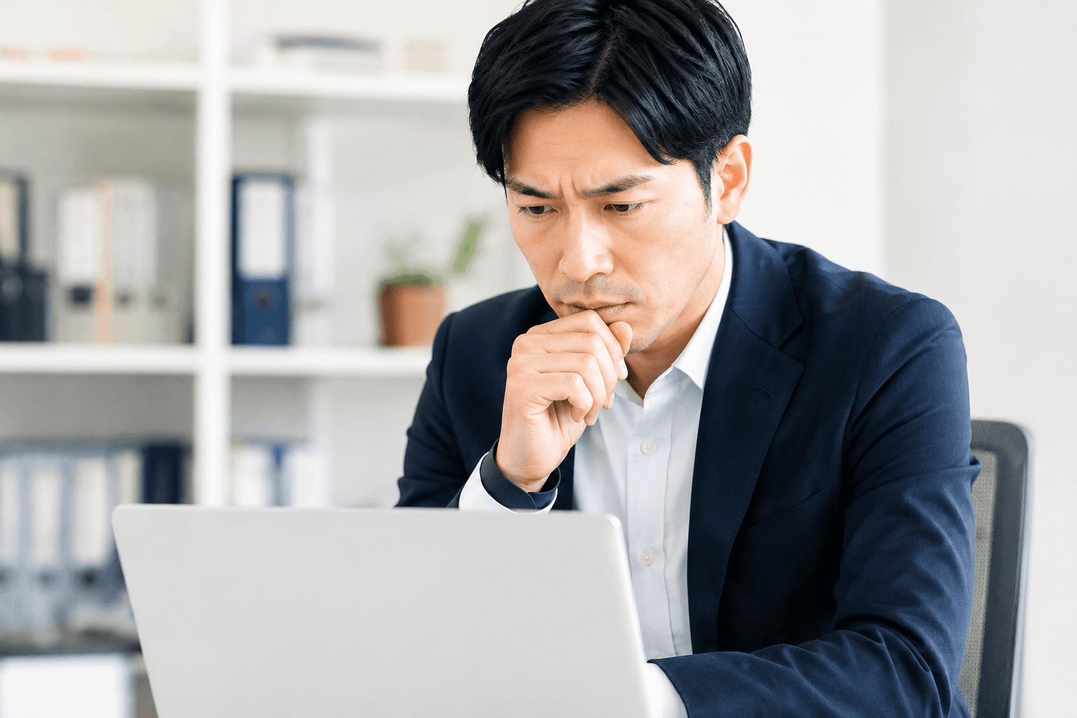 担当者依存で属人化